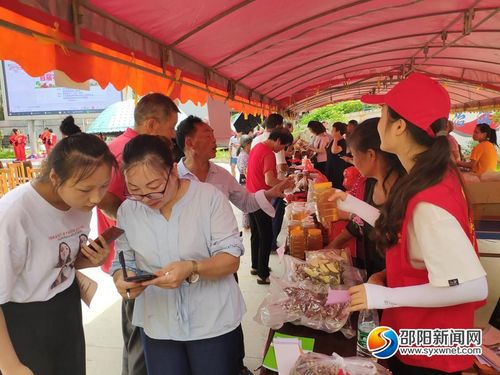 新邵潭溪鎮(zhèn)首屆農(nóng)副產(chǎn)品展銷會助力脫貧攻堅(jiān)